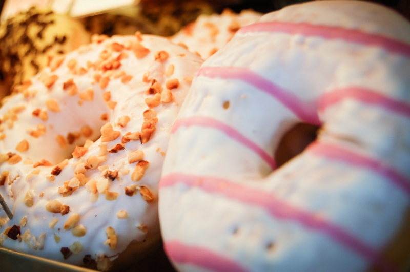 patisserie-COMPS SUR ARTUBY-min_donuts_sweets_pastries_pastry_shop_cake_cakes_bakery_eating-987656